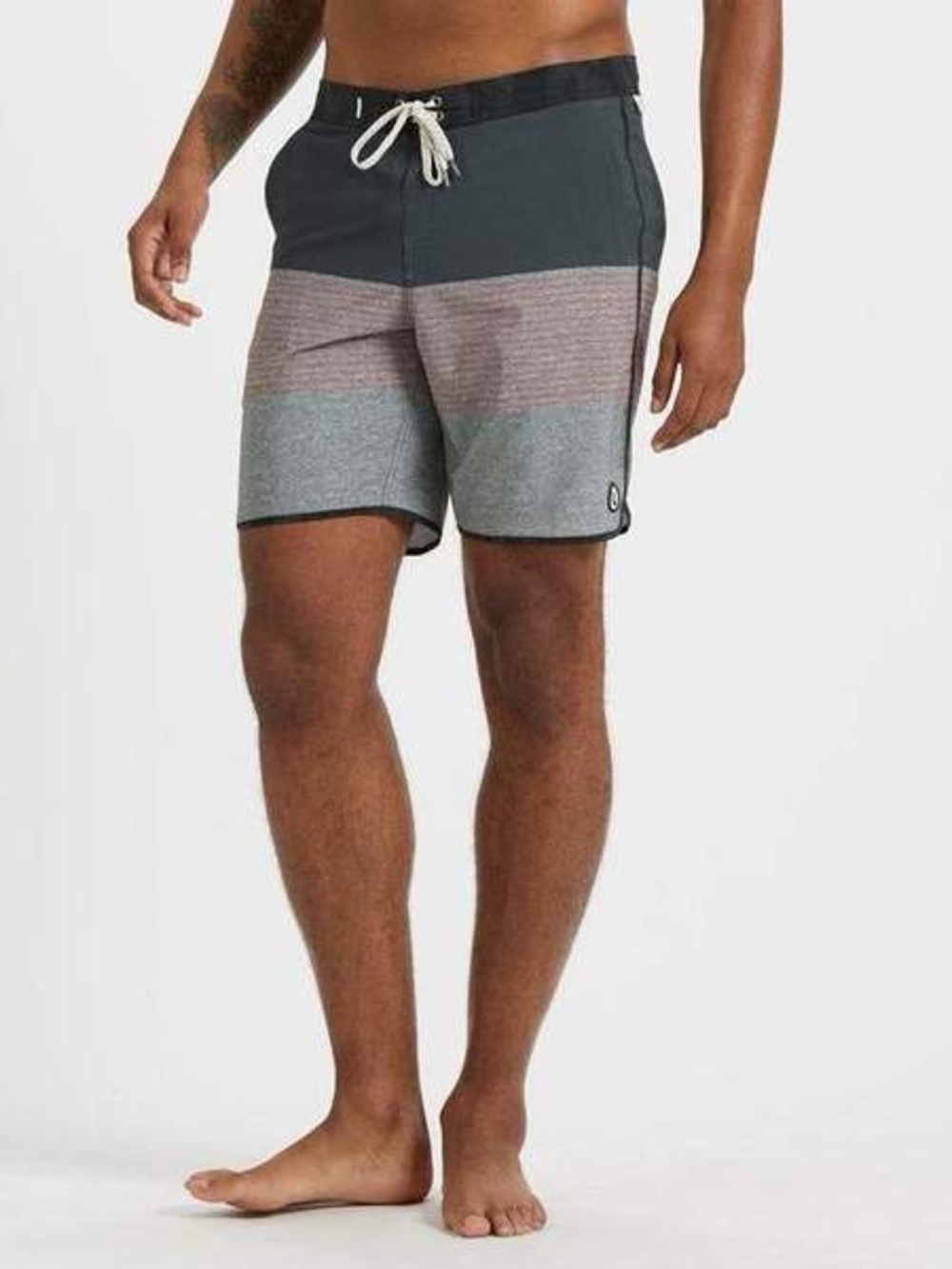 Vuori Cruise Boardshort in Melon Stripe size 34